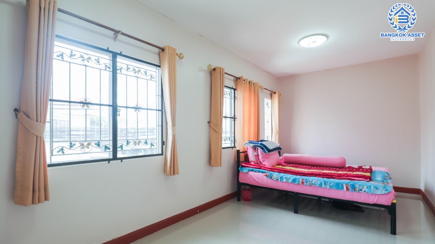 *****ทาวน์เฮ้าส์มือสอง ม.พฤกษา49/1 กาญจนาภิเษก เนื้อที่กว้าง 17.40 ตร.ว. ฟังก์ชัน 3 ห้องนอน 2 ห้องน้ำ 1 ที่จอดรถ สภาพสวย แถมแอร์ 1 เครื่อง พร้อมเข้าอยู่ได้เลย! บนทำเลดี เชื่อมต่อถนนกาญจนาภิเษก ถนนรัตนาธิเบศร์ ใกล้รถไฟฟ้าสายสีม่วง "สถานีตลาดบางใหญ่" และจุดขึ้นทางด่วน "กาญจนาภิเษก"